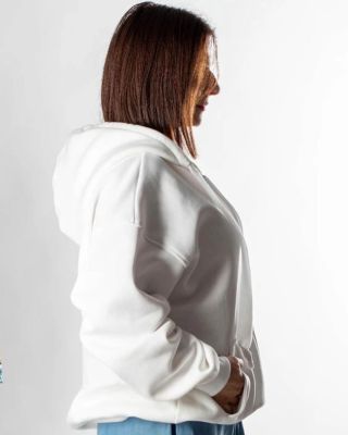 🤍 Mikina STELA: biela hebkosť na jesenné dni Zamilujete si ju pre jej mäkkosť, prepracované detaily a úžasný materiál.💫...